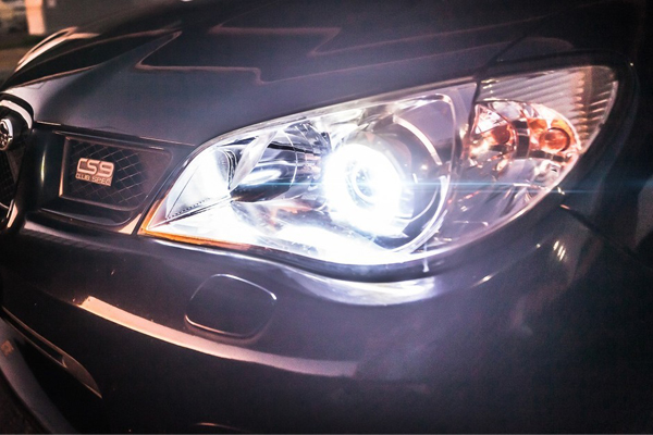 Quid ducitur headlights et latet luminaria?