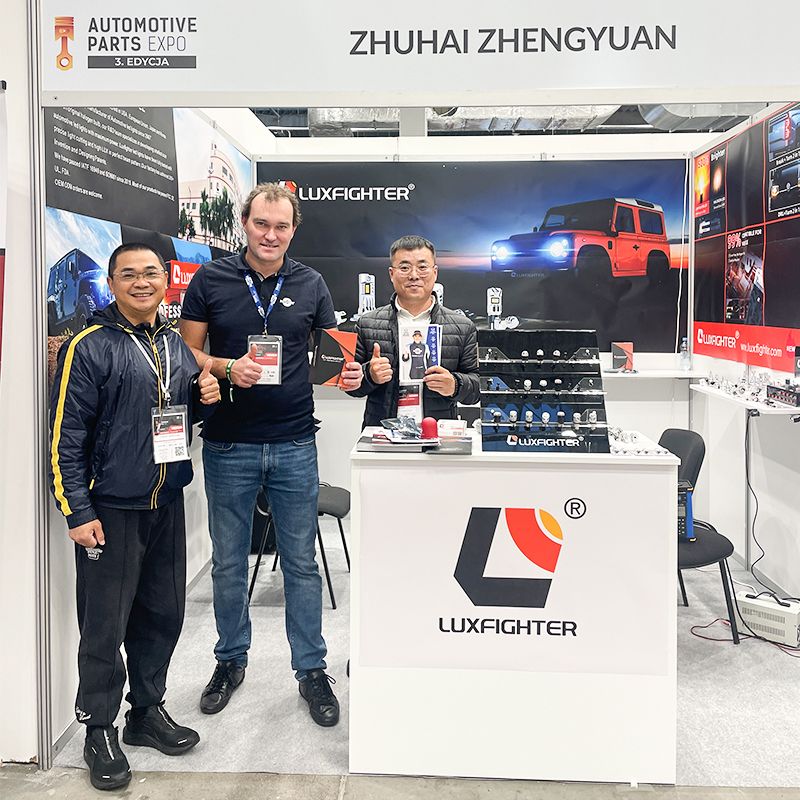 LUXFIGHTER DUXERIT headlights et nebula luminaria AUTOMOTIVE PARTES Expo accipiens late acclamant